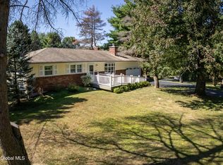 11 Grandview Dr, Rensselaer, NY 12144