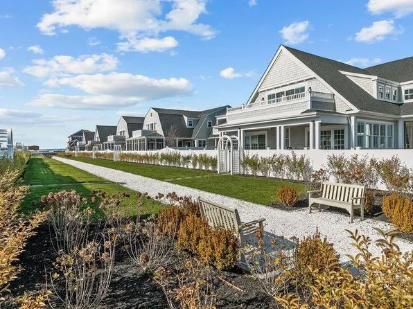 168 Newport Beach Dr, Portsmouth, RI 02871