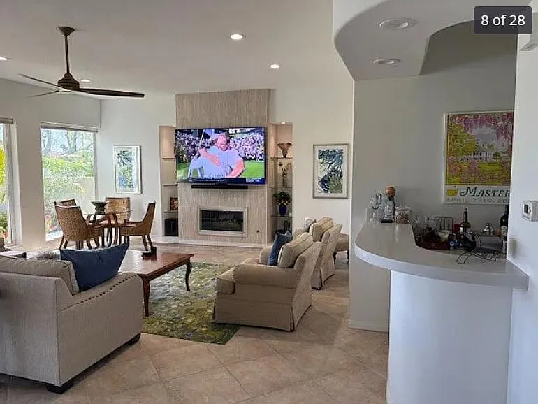 3 bed, 3.0 bath, 2815 sqft, $3,999 — Photo 2