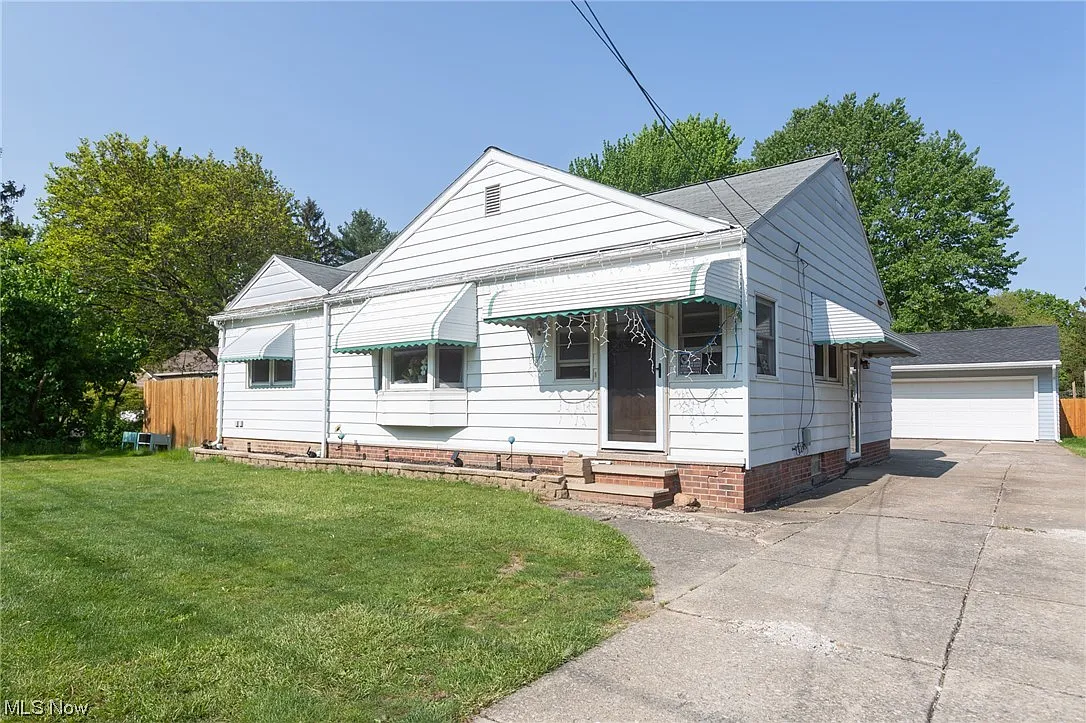 6174 Stearns Rd photo 1