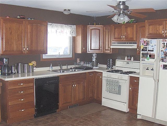2nd image of 904 Bluff Ave