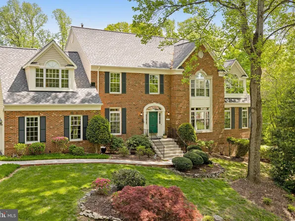 729 Forest Park Rd, Great Falls, VA 22066