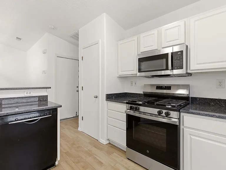 8400 Cedarcroft Rd NW — Photo 5