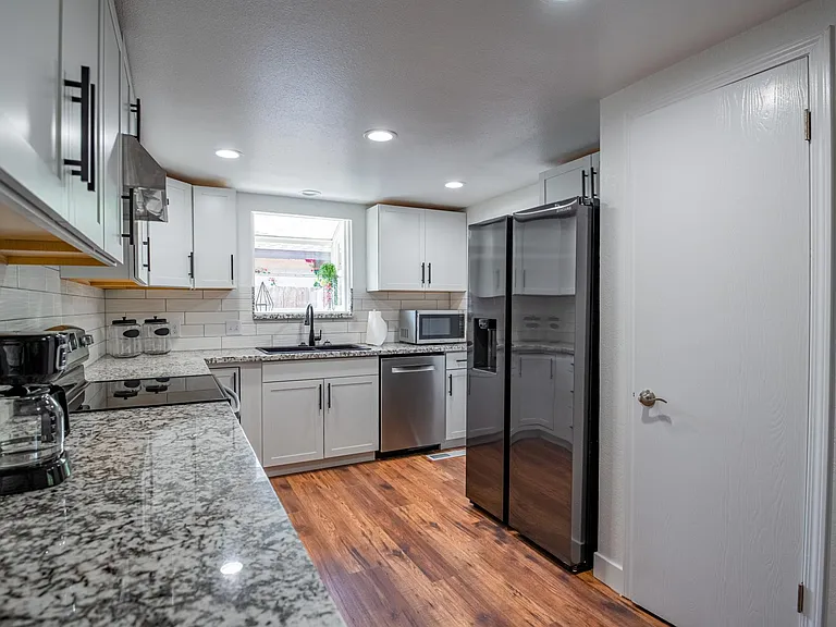 6702 N West Ave — Photo 7