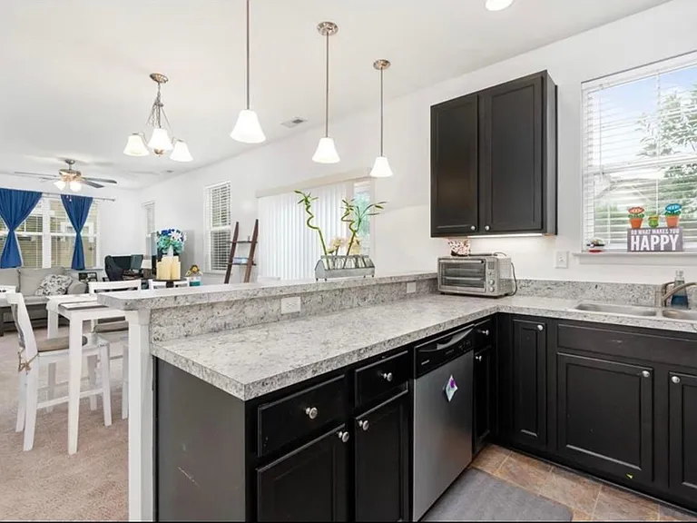1752 Halesworth Ln — Photo 4
