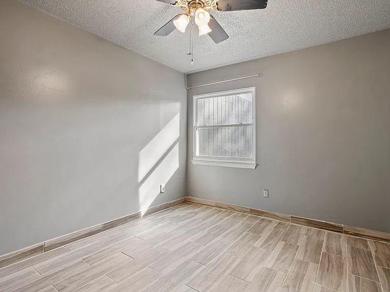 602 Dylan Ct — Photo 21