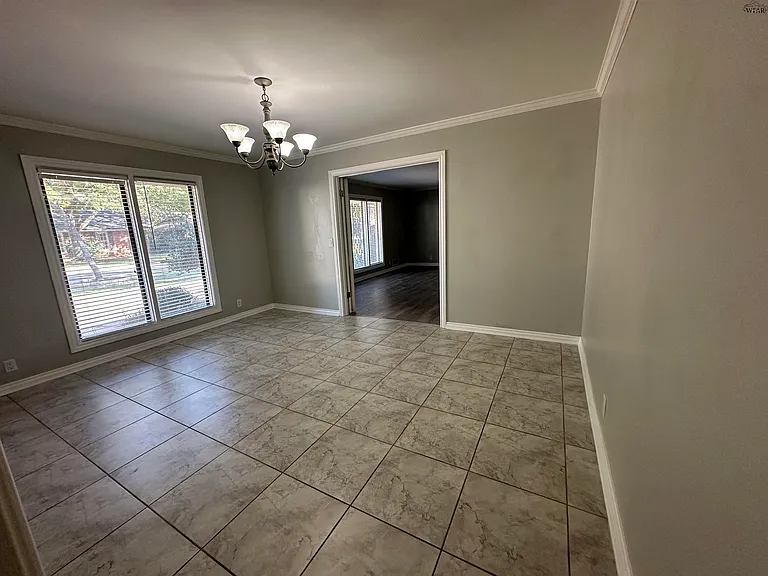 910 Van Horn St — Photo 4