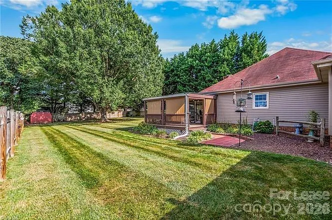 545 Adams Ct — Photo 2