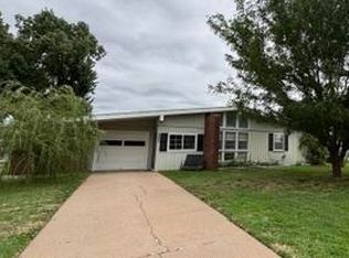 207 E 17th St, Larned, KS 67550