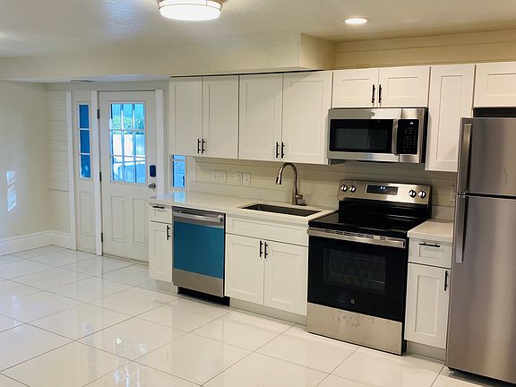 2nd image of 1136 N Fairway Cir #2