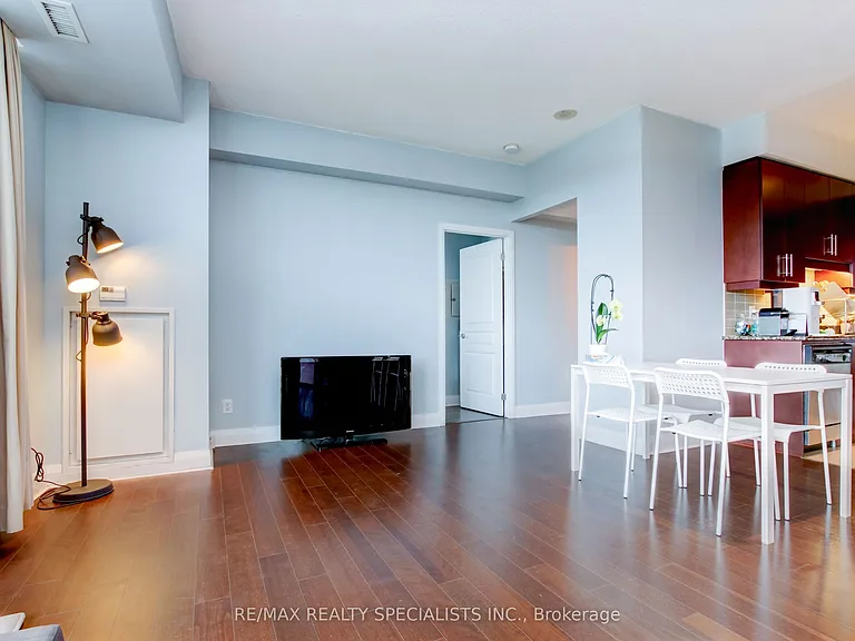 1 Hurontario St #1005 — Photo 10