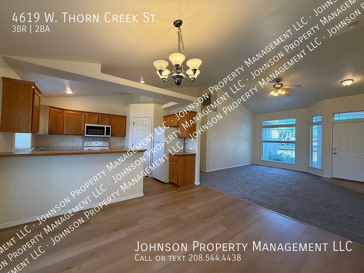 Spacious Meridian Home with 3-Car Garage & Fenced Yard. — Photo 2