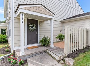 39525 Village Wood Rd, Novi, MI 48375