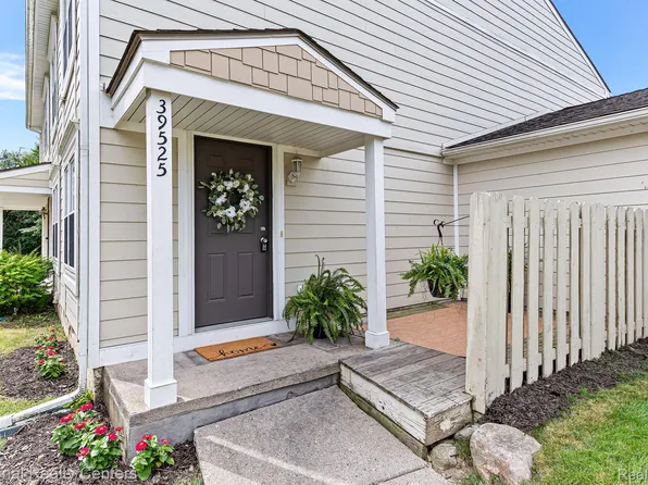 39525 Village Wood Rd, Novi, MI 48375