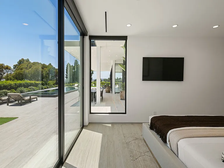 365 Trousdale Pl — Photo 44