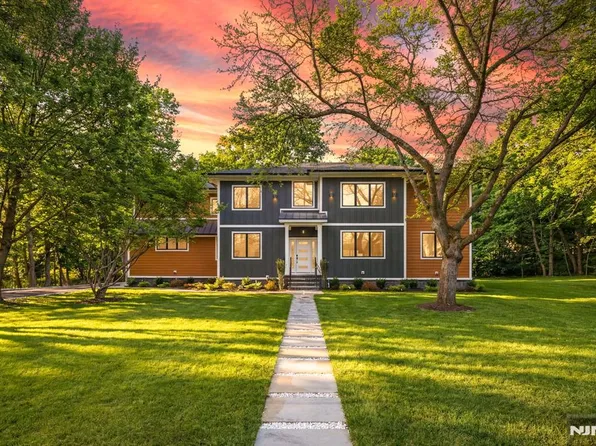 45 Riverview Ter, Mahwah, NJ 07430