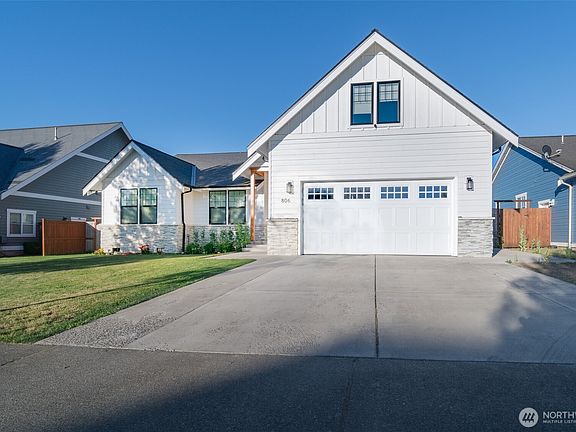 2nd image of 806 Mapleridge Drive