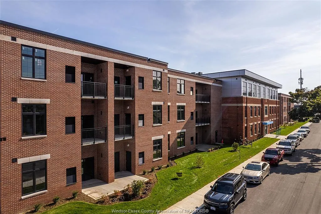 2 bed, 1276 sqft, $2,200 — Photo 2