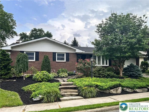 345 S Whitfield St, Nazareth, PA 18064