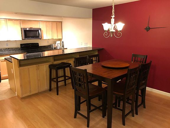 Dining Room w/ 6-person Dining Table & Bar Stools