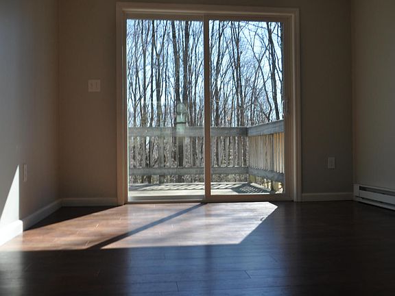 4th image of 8867 Kings Way