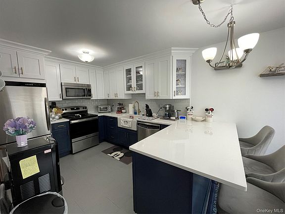 3rd image of 103 Woods Brooke Drive