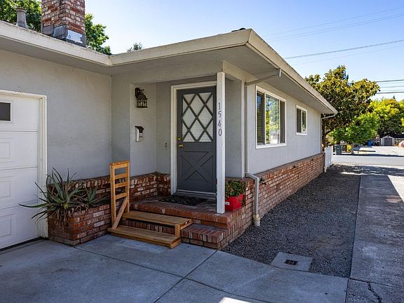 4th image of 1540 Wright Street