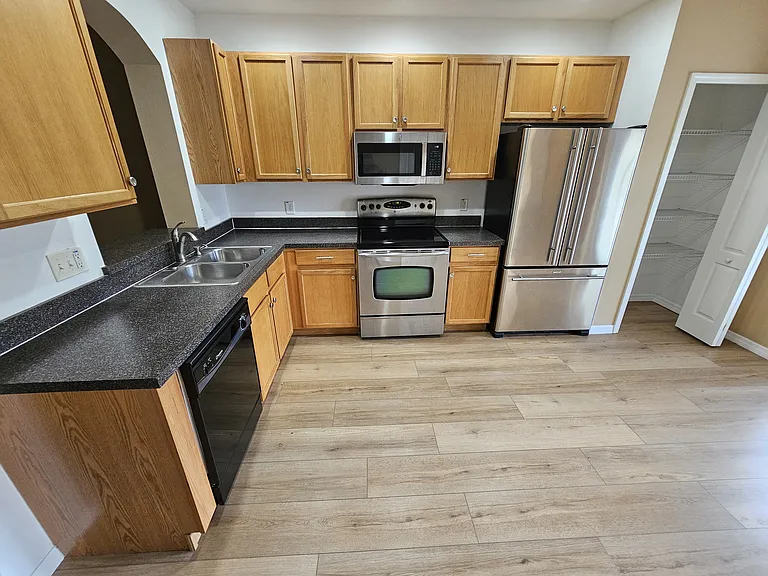 16320 Swan View Cir — Photo 5