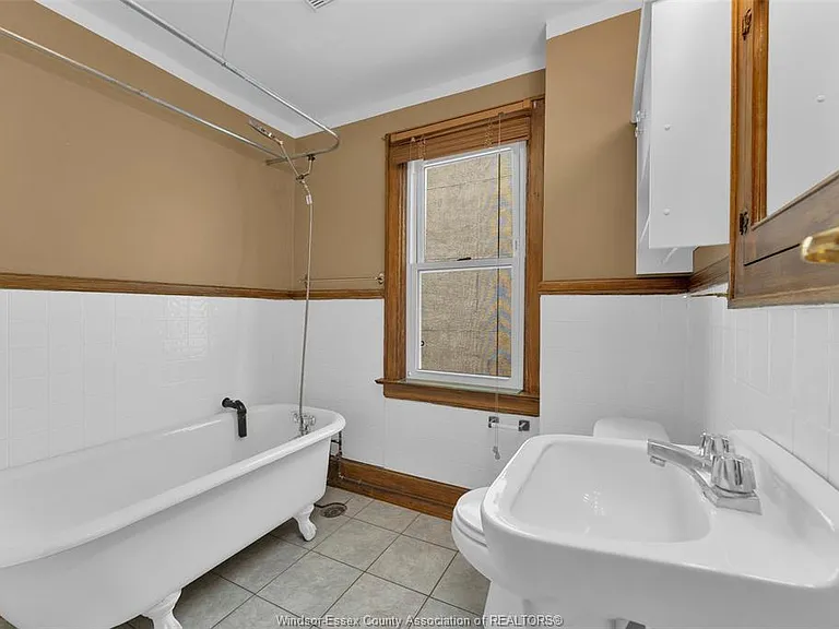 1451 Ouellette Ave #UPPER — Photo 20