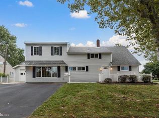 2 Ivy Hill Rd, Levittown, PA 19057