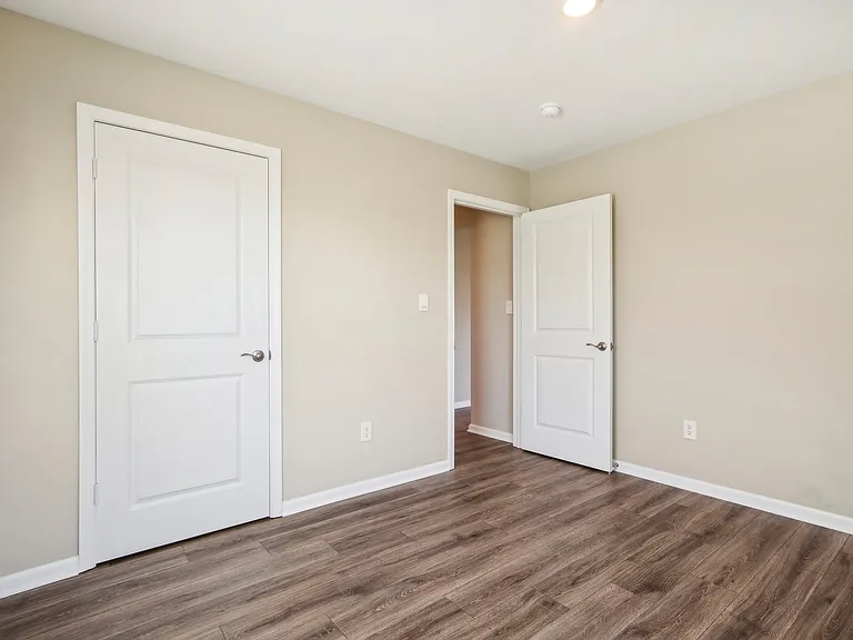 Sandalwood — Photo 49