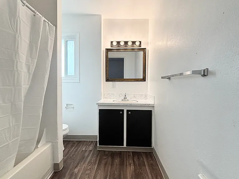 1200 E Powell Blvd #10 — Photo 15