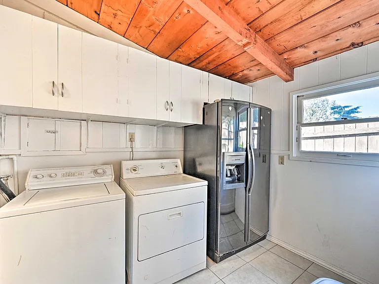 2139 Torrey Pines Rd — Photo 12