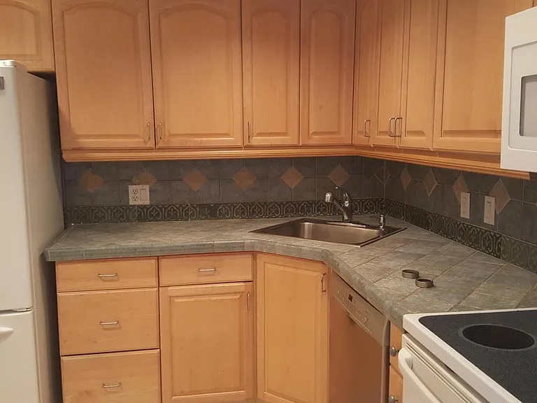 470 Executive Center Dr #2G — Photo 8