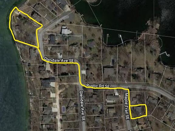 2 Blocks to the Lake!