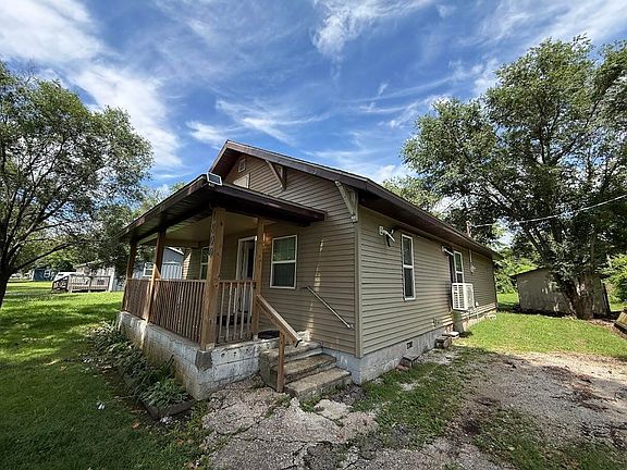 3rd image of 1800 N Oak Grove Avenue