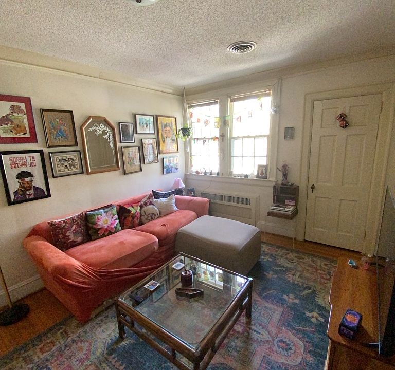 2nd image of 1013 Dacian Ave APT 1