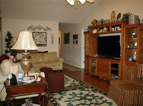 2nd image of 114 Macaw Ln
