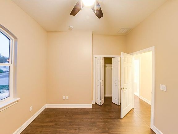 4th image of 828 Grenoble Dr