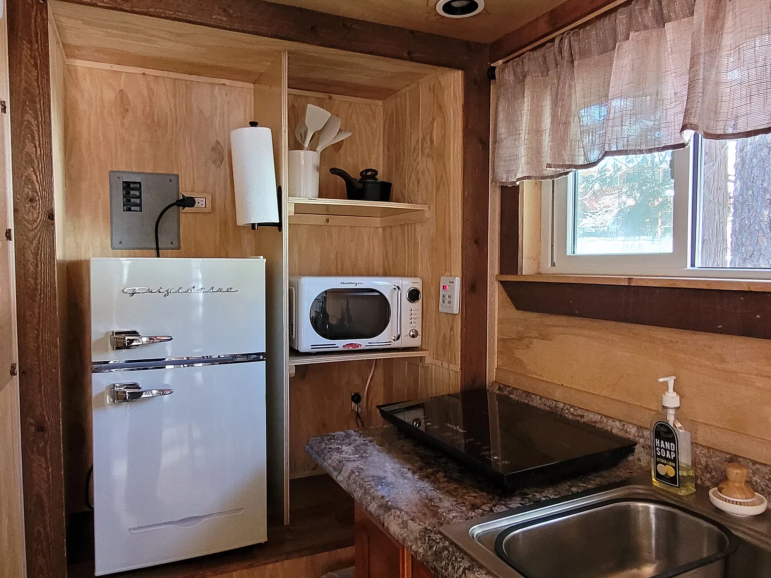 1 bed, 260 sqft, $1,375 — Photo 3