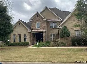 4 bed, 3.5 bath, 4652 sqft, $4,000 — Photo 1