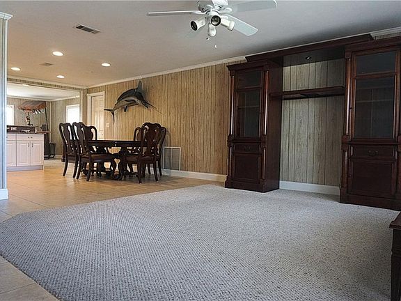 2nd image of 610 Poinsetta Dr