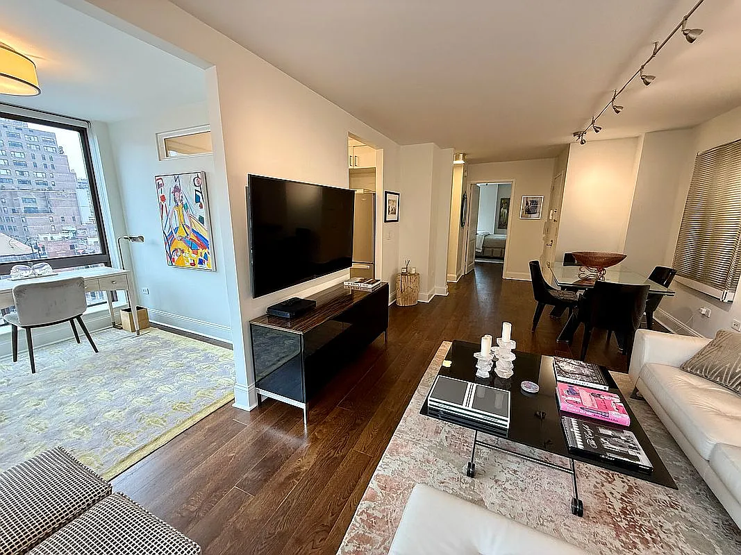 300 E 64th St APT 10-C photo 1
