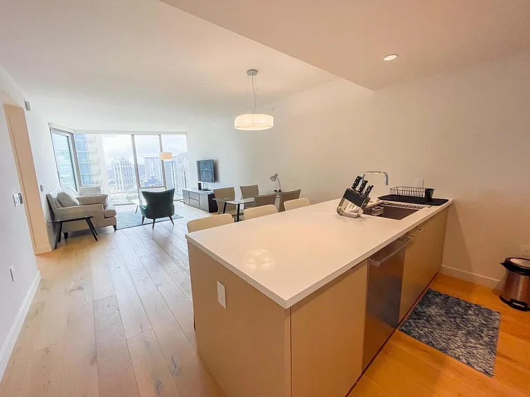 1001 Queen St #3009 — Photo 4
