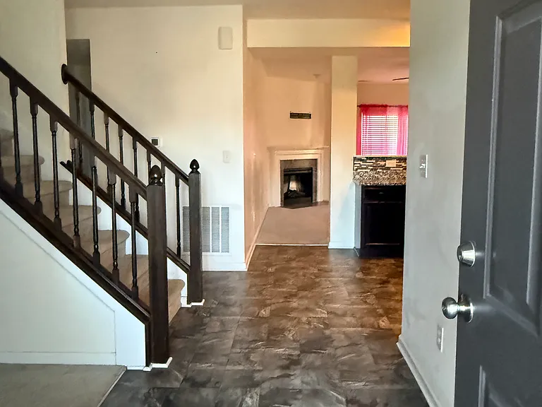 822 Blue Ash Trl — Photo 4