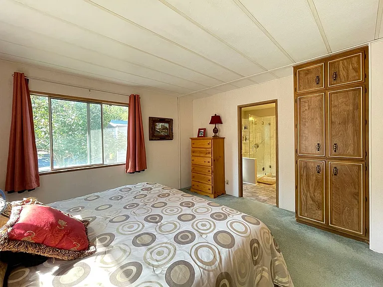 121 Ivy Ln — Photo 34
