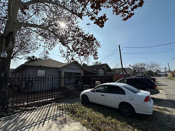 2nd image of 3922 Jefferson St
