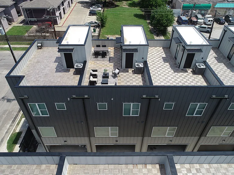 1423 N Carroll Townhomes — Photo 32