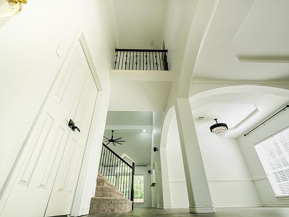 4th image of 408 Misty Ln