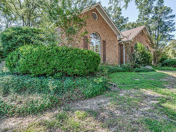2nd image of 204 Woodrun Dr